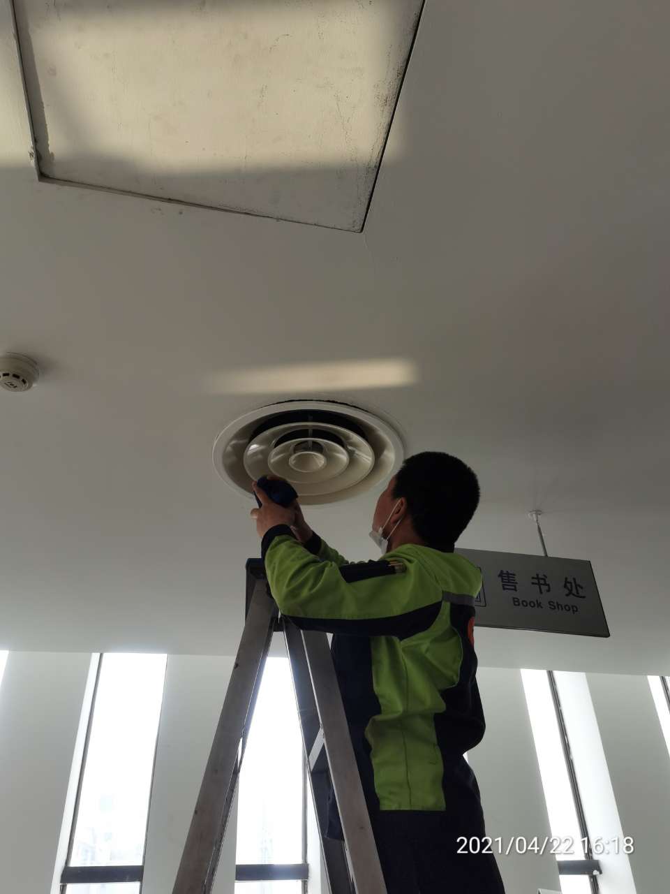 中央空調保養(yǎng)維修方法視頻